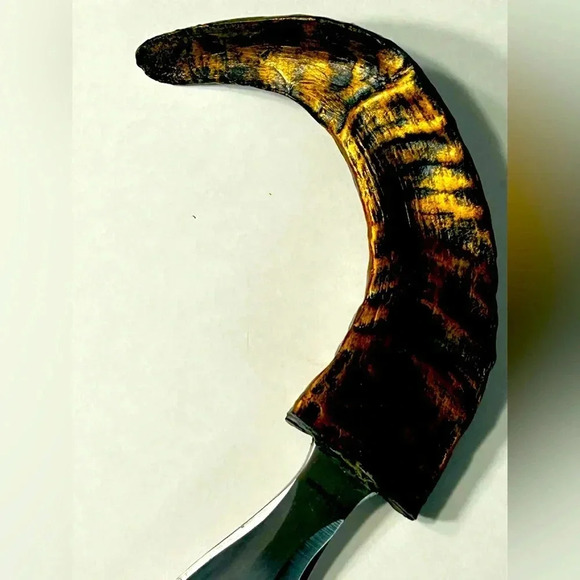 Unique Hanging Resin Wizard w/ Hidden 440 Stainless Double Edged Blade 🧙♂️🗡️ - Picture 10 of 13